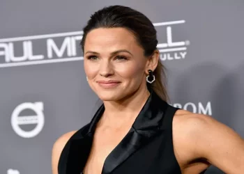 Jennifer Garner Plans Paris Wedding After Ben Affleck And Jennifer Lopez Split